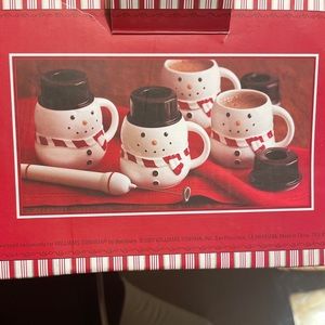 Hoy chocolate mugs with frother